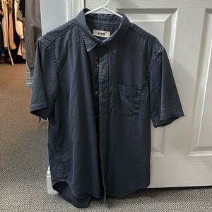 Buck Mason Draped Twill Short Sleeve Button Down Shirt Color: Anchor Size: Large